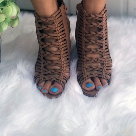 Dark Sand chunky heel woven sandal - Picture 4 of 8